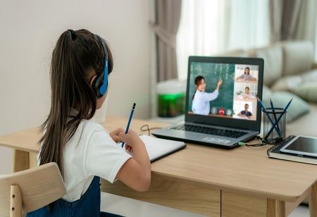 UAE Transitions Schools to Online Learning Amid Security Concerns